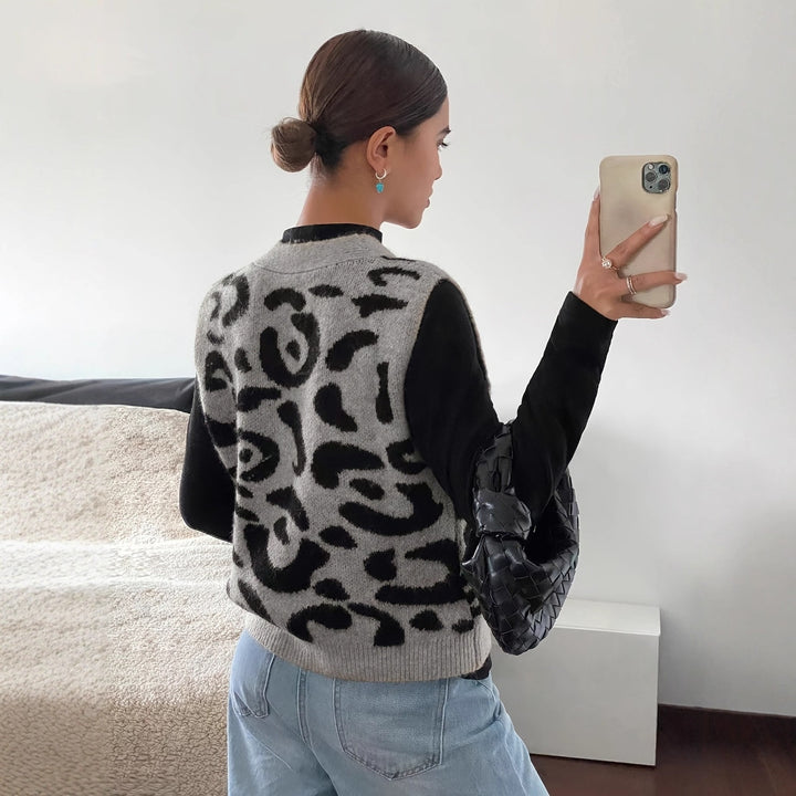 Damer strikket vest med elegant leopardmønster og høy kvalitet knapper Skjora