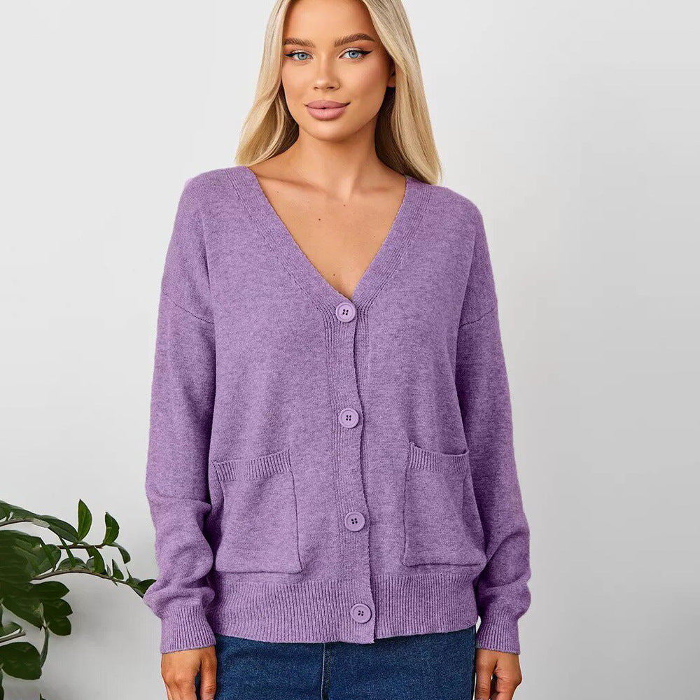 Kvinnens chunky strikket cardigan med dyp V-hals og praktiske lommer Skjora