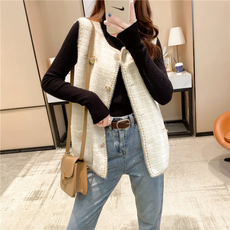 Kvinnes elegant cardigan med dekorative knapper og stillegant design Skjora