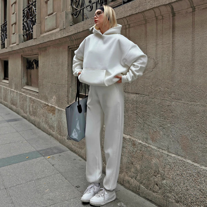 Damer Oversized Hoodie og Vide Joggebukser i Casual Look Skjora