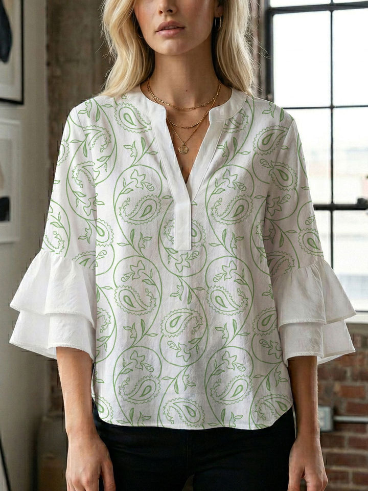 Damebluse med vakker blomstermønster Skjora