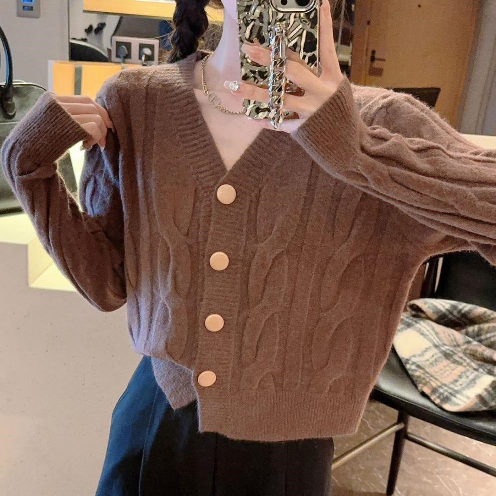 Kvinne cardigan med kabelmønster og knappeåpning Skjora
