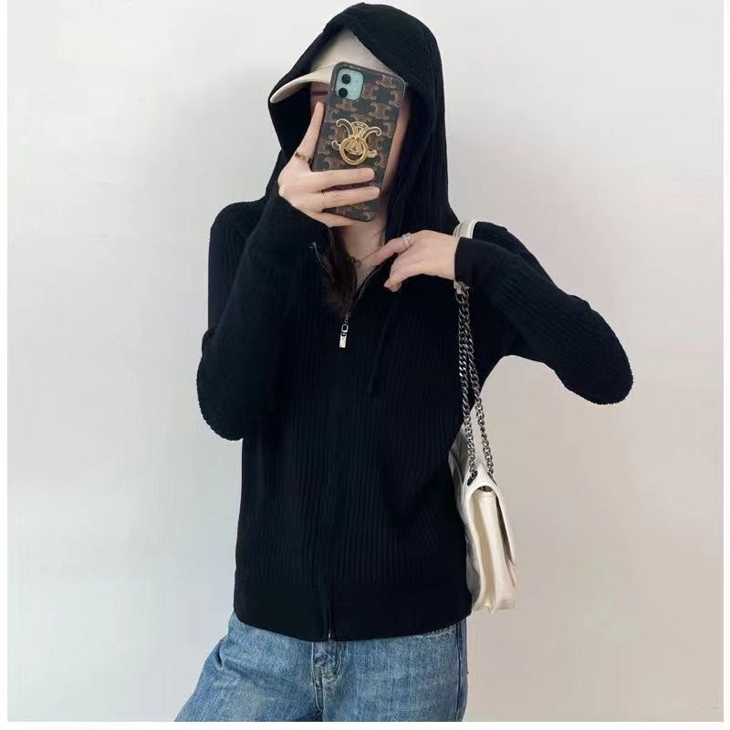 Dame cardigan med hette og fin ribbestruktur Skjora