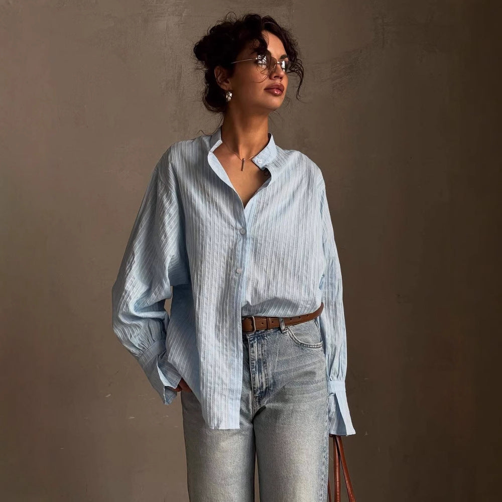 Damer Relaxed Fit Bluse med Fine Fald og Ståkrage Skjora