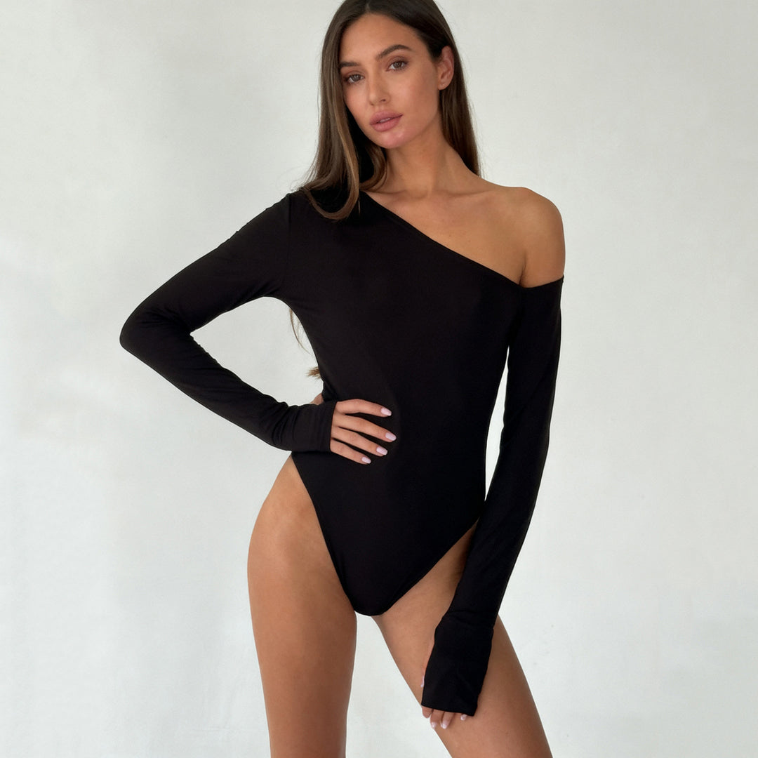 Damer langermet bodysuit med elegant off-shoulder design Skjora