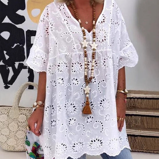 Damebluse med blomsterbroderier og vide ermer Skjora