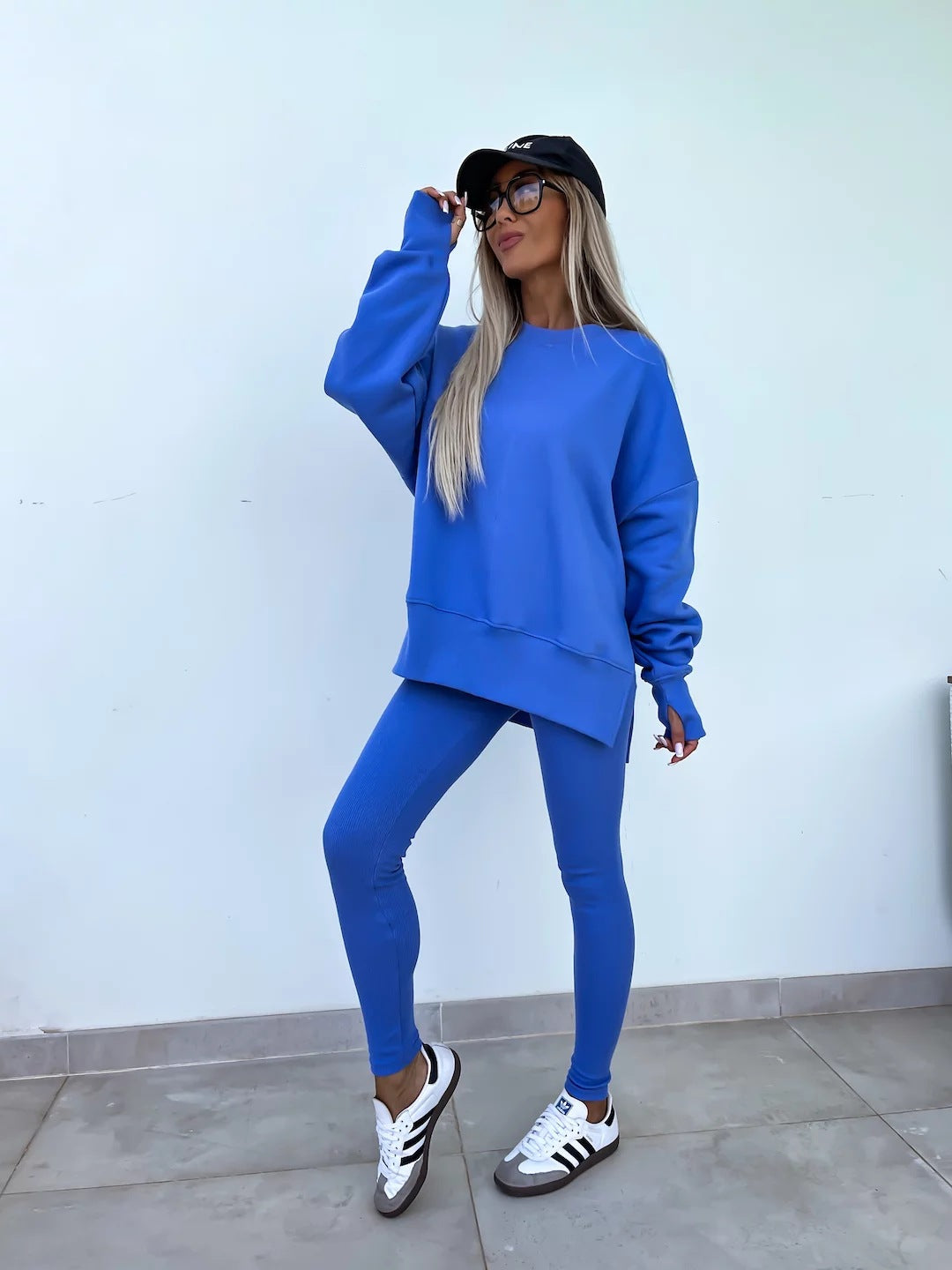 Kvinnens avslappede fritidsdrakt med myk sweat-stoff og trendy snitt Skjora