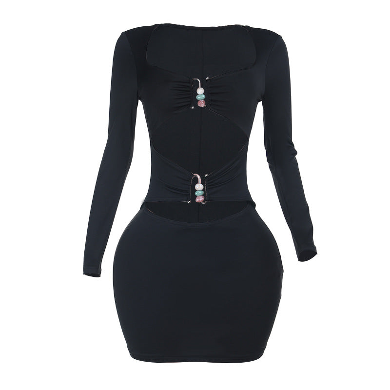 Dame figurmessig minikjole med stilige cut-outs og elegante dekorative elementer Skjora