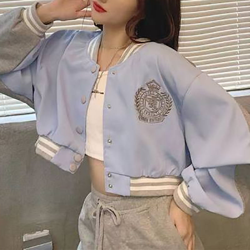 Dame casual collegejakke med brodert logo og kontrastfargede ermer