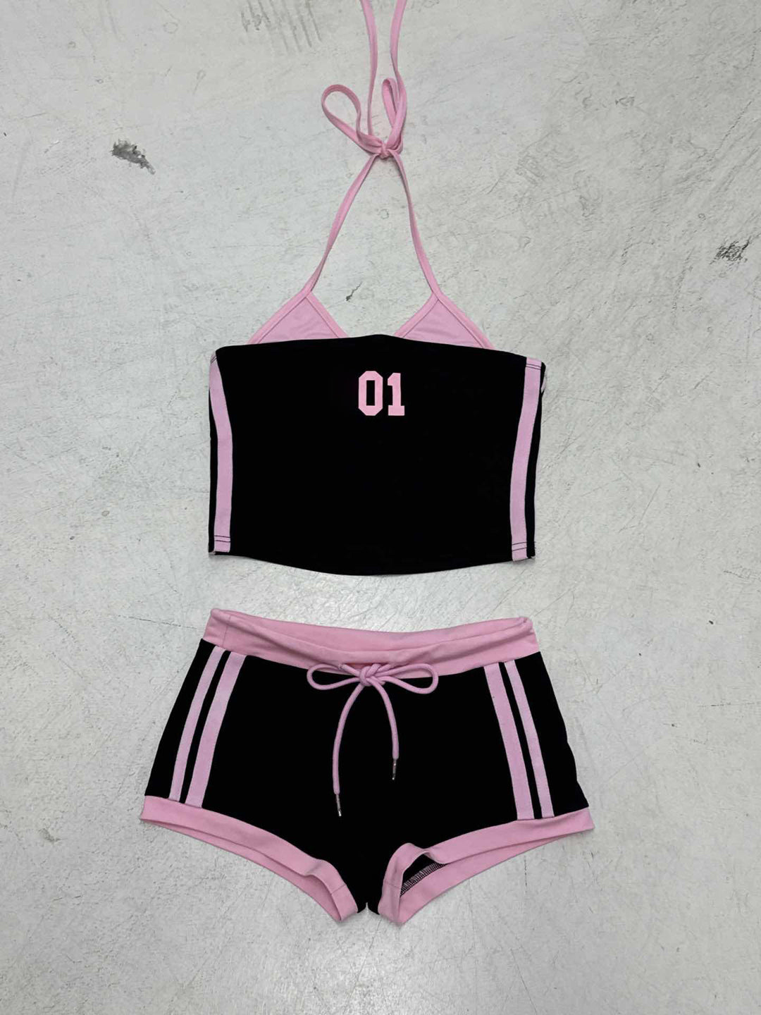 Damer sporty Crop-Top og Shorts Sett med dekorativt bånd Skjora
