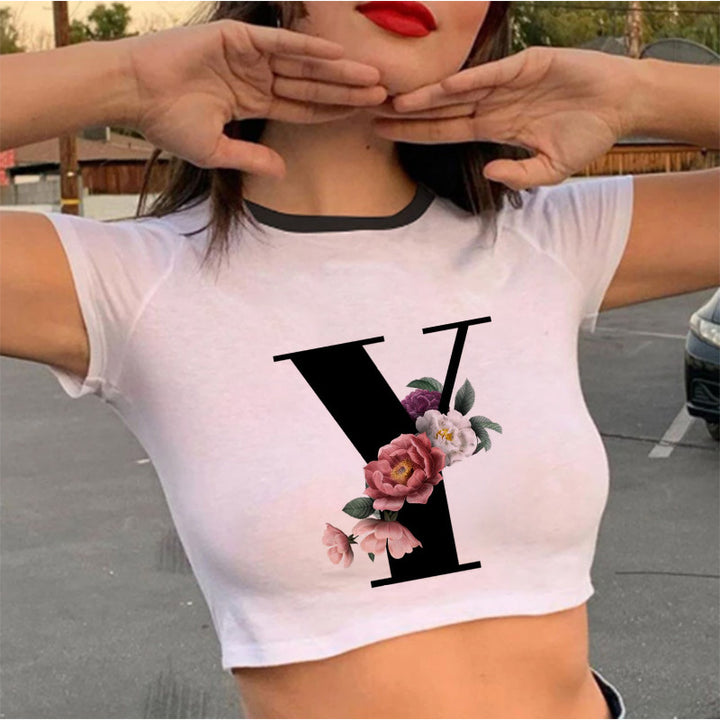 Dame cropped T-skjorte med blomstrede initialdesign Skjora