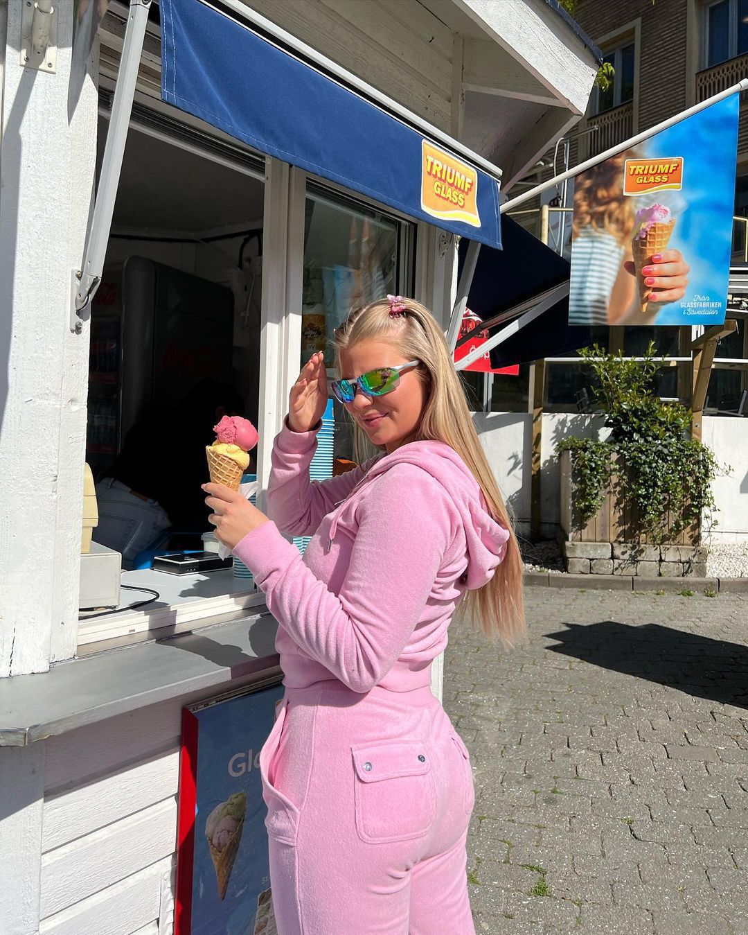 Kvinnelig sporty og moderne treningsdrakt Skjora
