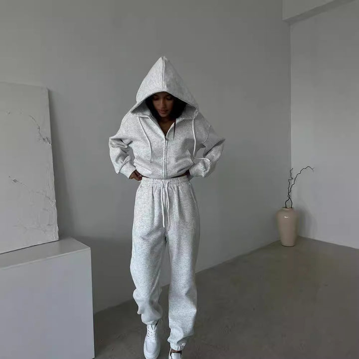 Kvinnelig sporty fleece treningsdrakt med glidelås og hette Skjora
