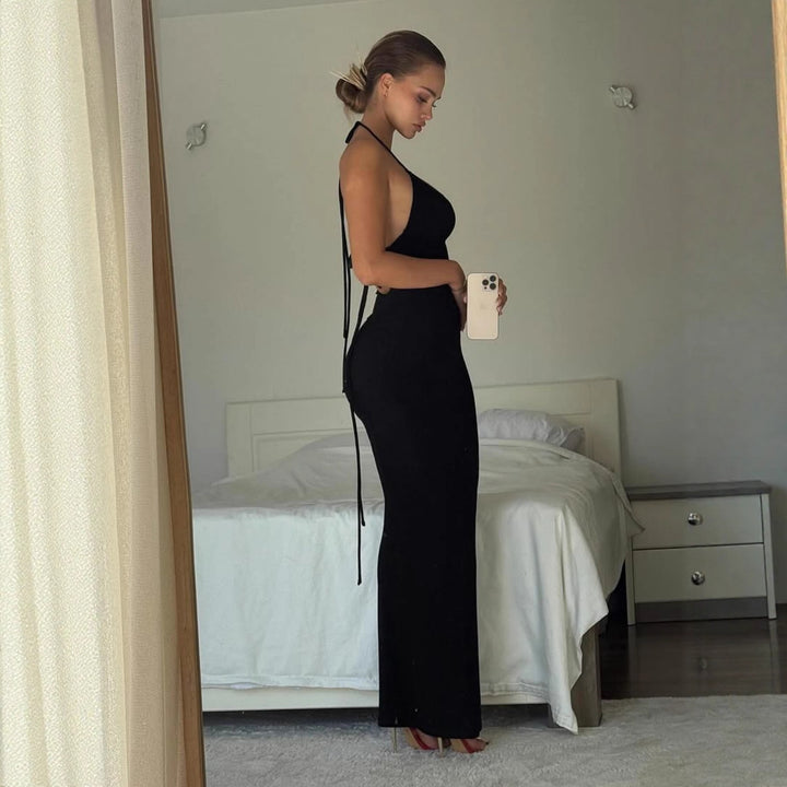 Damer elegant Maxi-kjole med flatterende snitt og raffinert halterneck Skjora