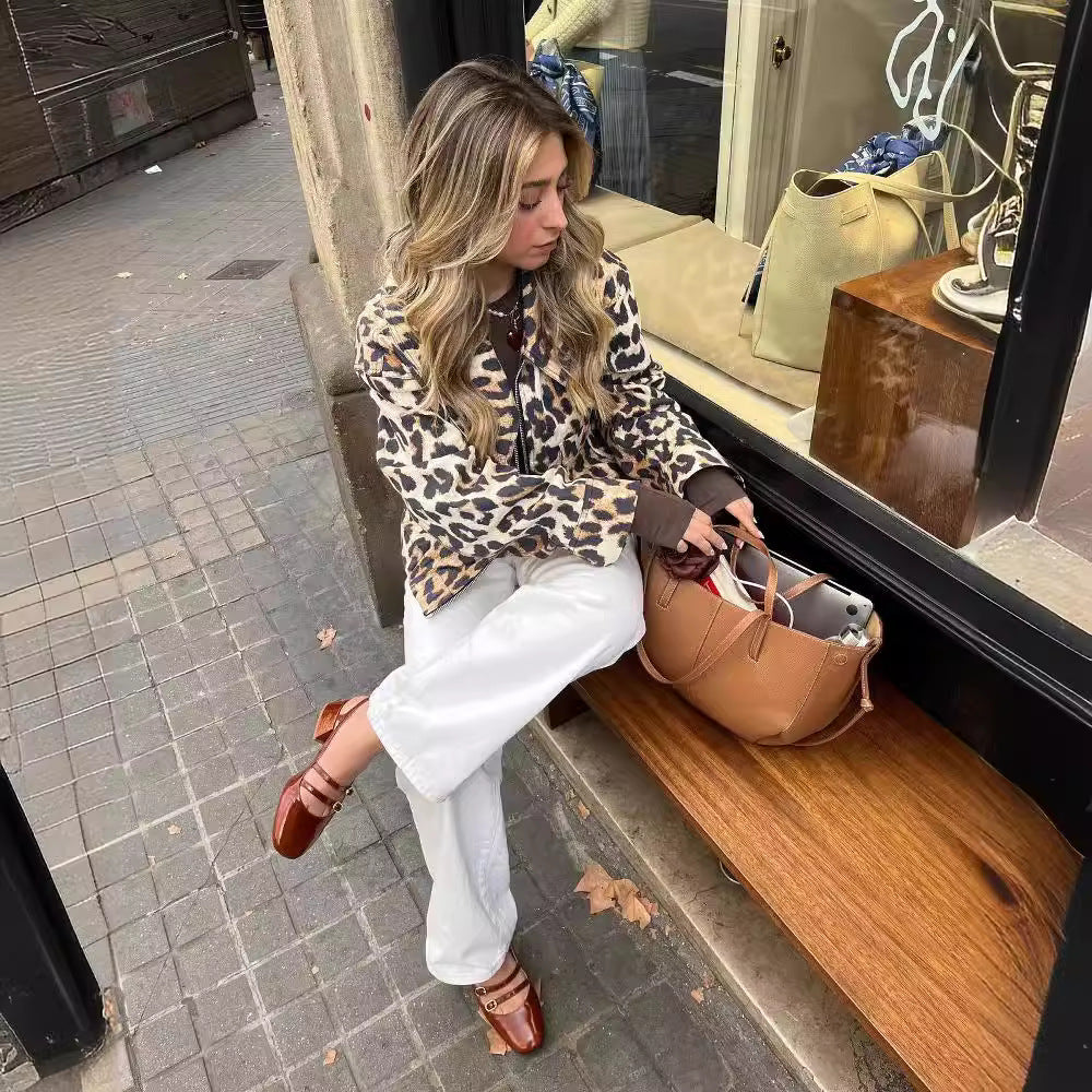Damer Kort Leopardjakke i Urban Stil med Praktiske Lommer Skjora