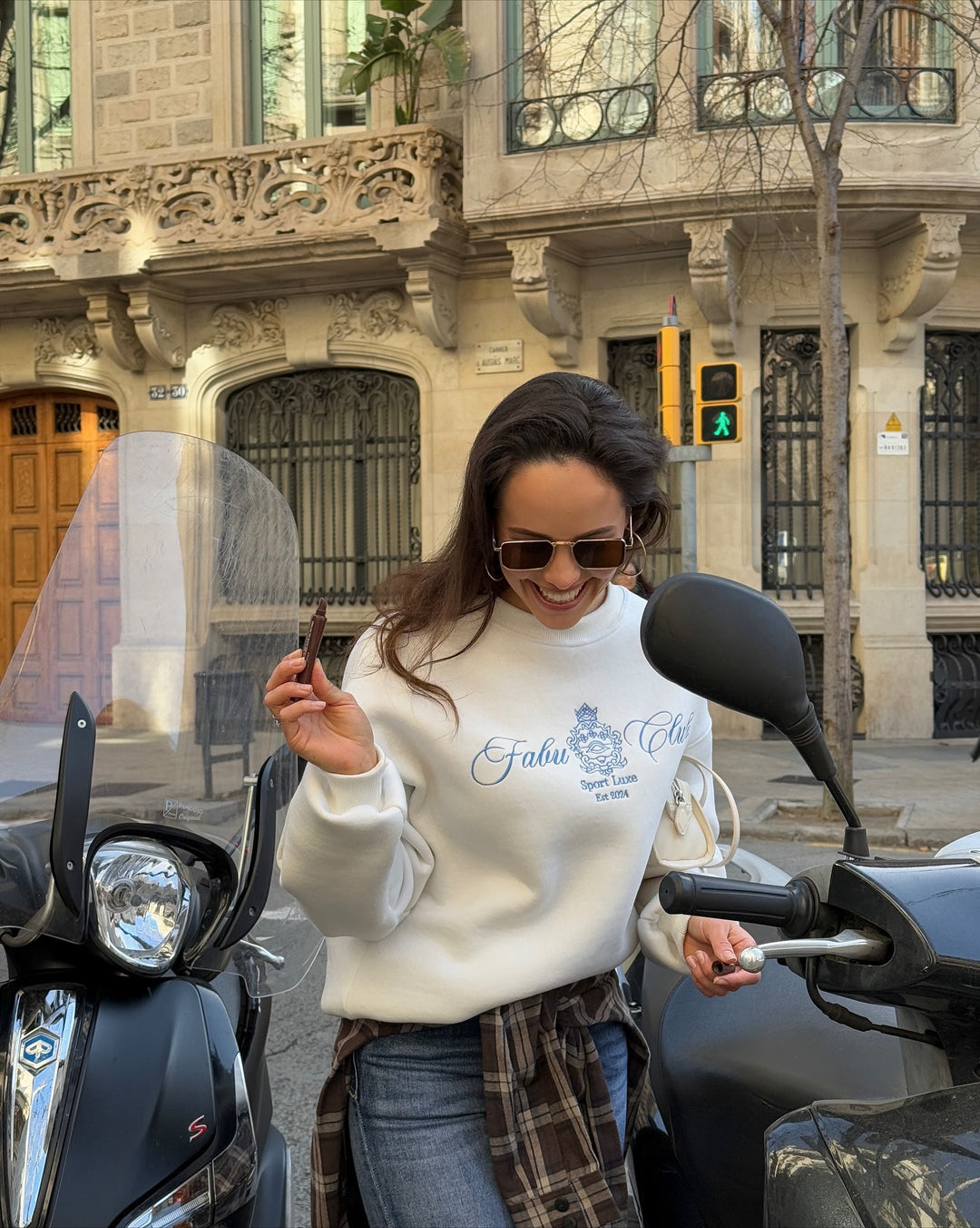 jenter sweatshirt i sporty luksusdesign med stilleggende logo Skjora