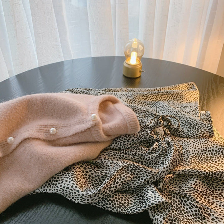 Dame cardigan med elegante perleknapper og moderne design Skjora