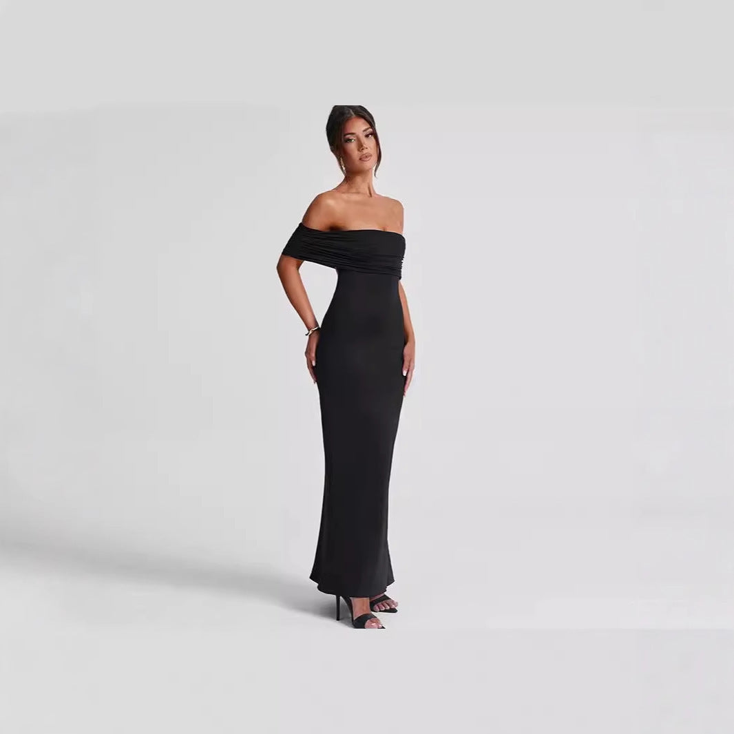 Damer Elegant omslagskjole med off-shoulder-utringning og figurnær passform Skjora