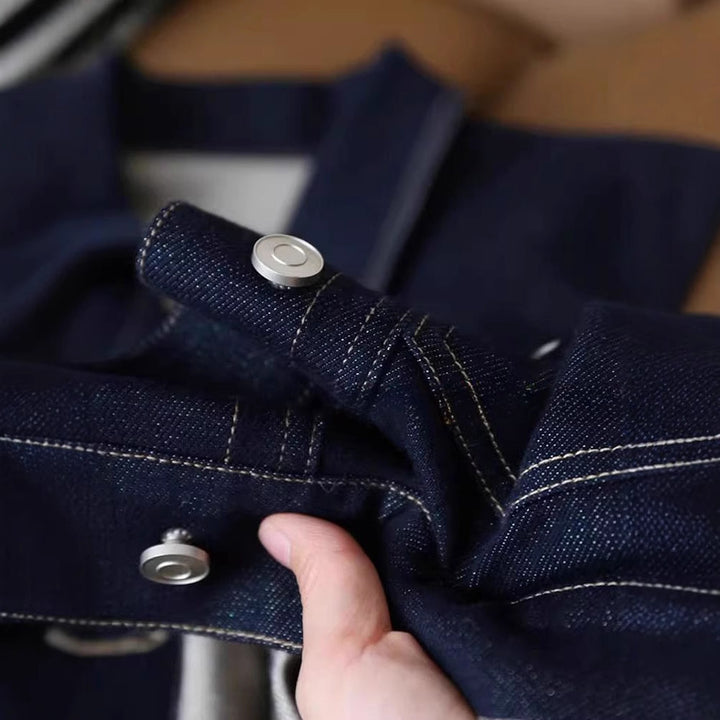 Kvinnes stilige denimjakke med dekorative lommer og kontinuerlig knappelukking Skjora
