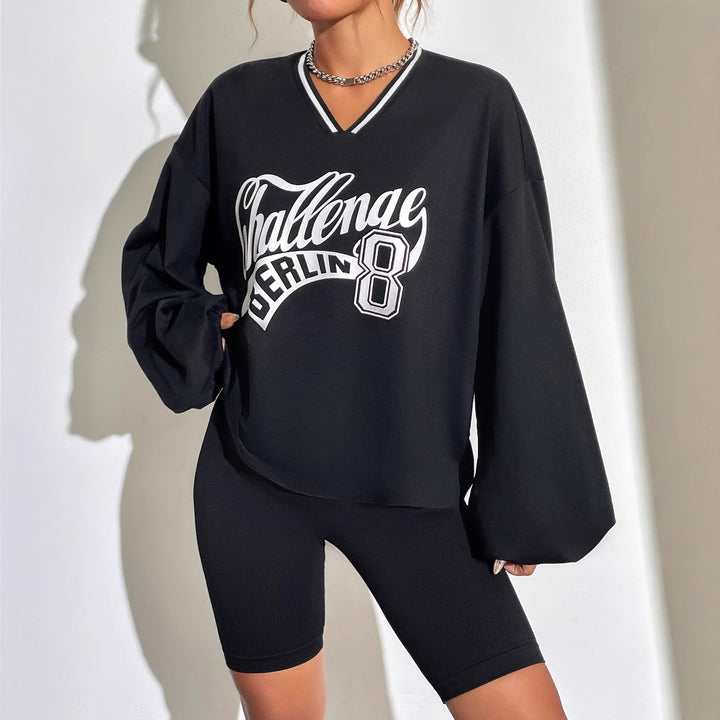 Dames uformell oversized hettegenser med V-hals og grafisk trykk Skjora
