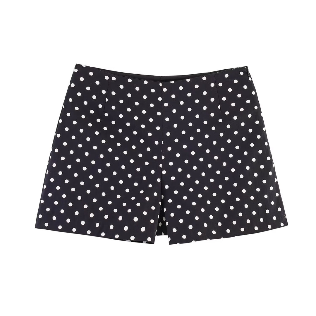 Damekombinasjon av kort topp og shorts Skjora