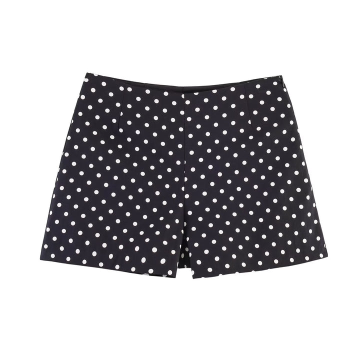 Damekombinasjon av kort topp og shorts Skjora