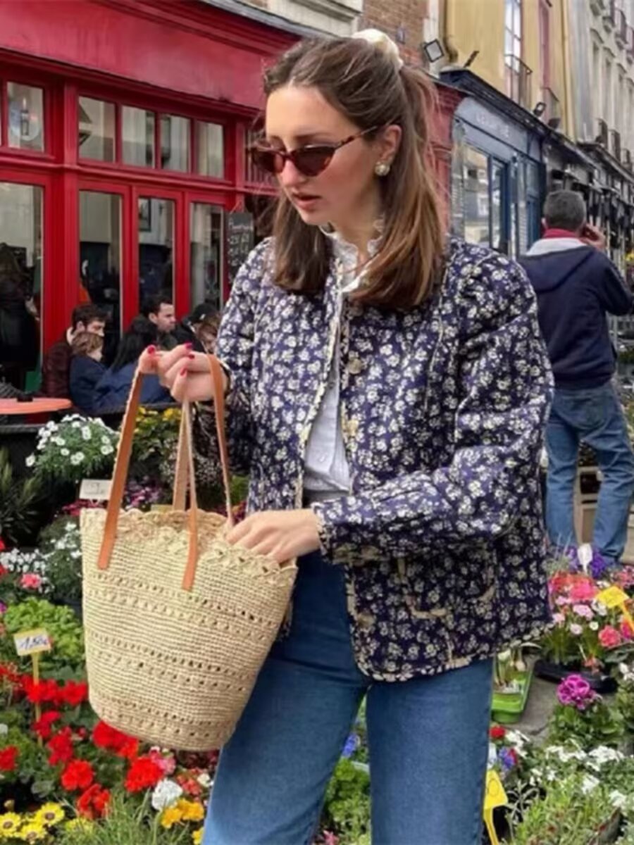 Dame blomsterpreget quiltet jakke med praktiske lommer Skjora