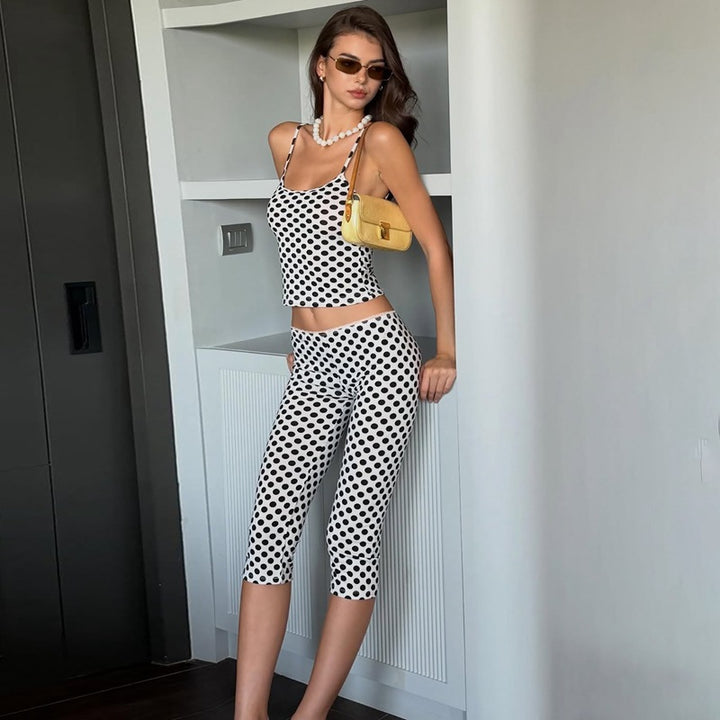 Dame moteriktig polka-prikk antrekk sett med crop-top og ankel-lange leggings Skjora