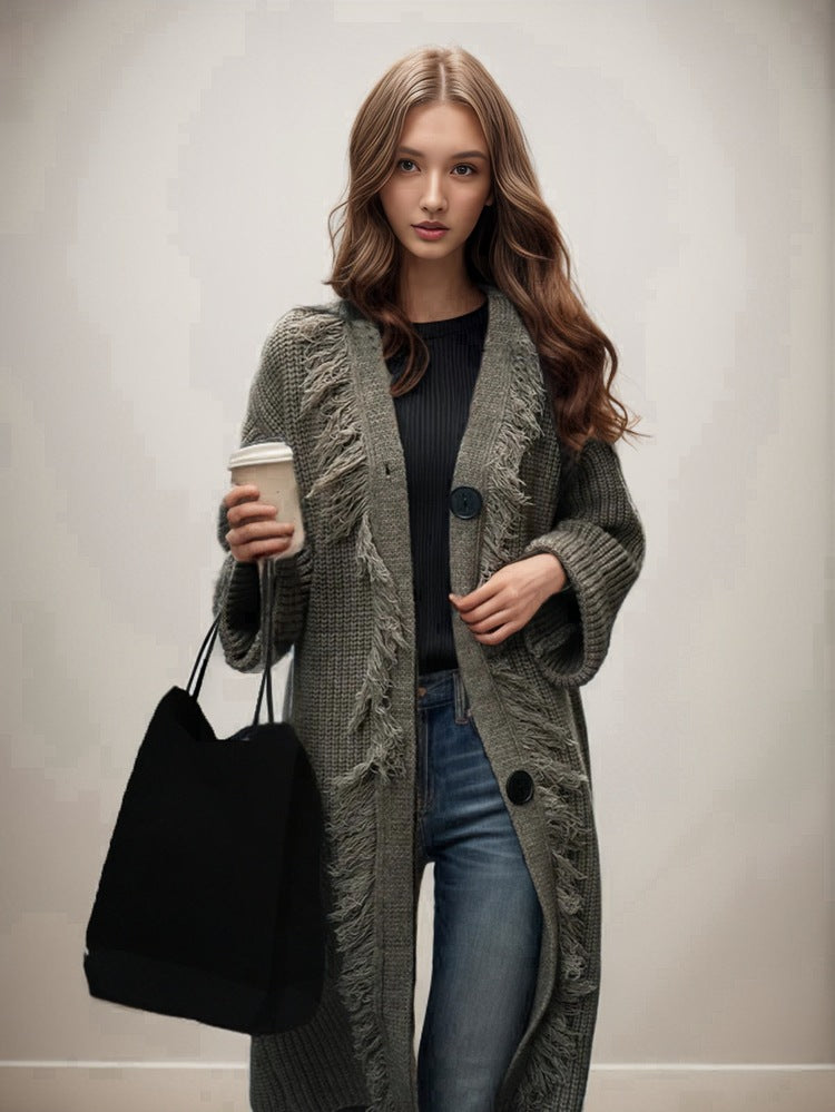 Dame chunky strikket cardigan med frynse-detaljer og stor knapppynt Skjora