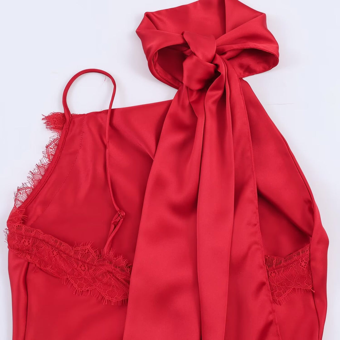 Damer elegant satintopp med asymmetrisk hem og spissdetaljer Skjora
