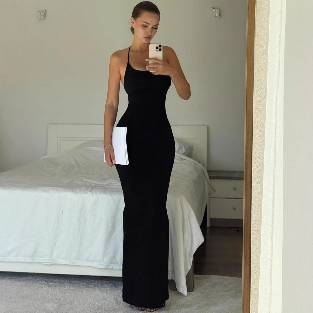 Damer elegant Maxi-kjole med flatterende snitt og raffinert halterneck Skjora