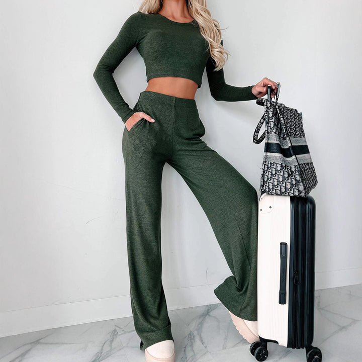 Kvinnes avslappet joggingdress sett med cropped topp og vide bukser Skjora