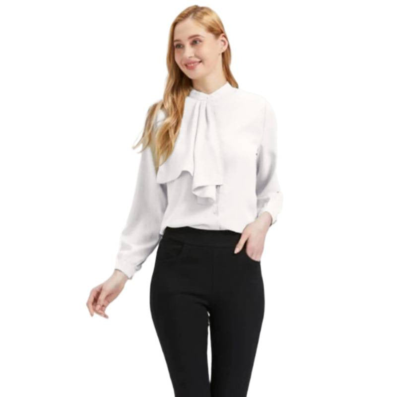 Damebluse med elegante volanger detaljer og krage Skjora