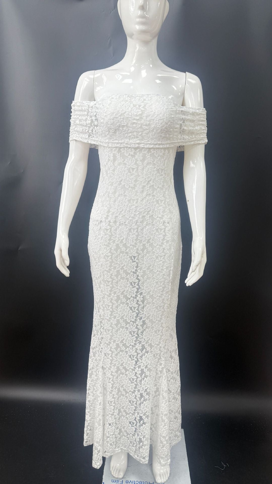 Dame Forførende blonde maxikjole med off-shoulder design Skjora