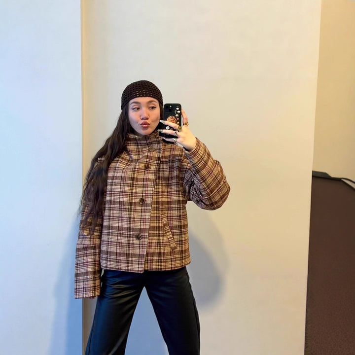 Kvinnes Stilig Rutete Jakke i Trendy Oversized Kutt Skjora