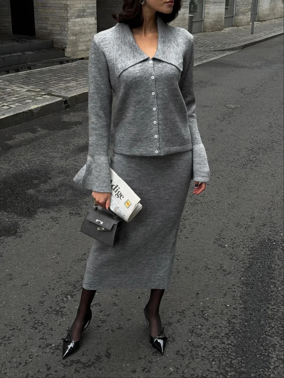 Kvinners strikkesett med elegante knappedetaljer og vid skjorte Skjora