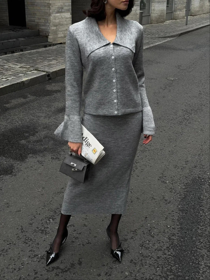 Kvinners strikkesett med elegante knappedetaljer og vid skjorte Skjora