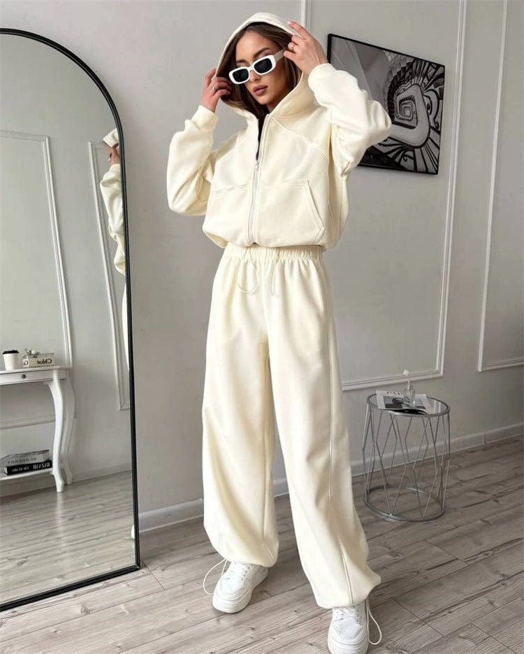 Kvinnelig sporty cropped hoodie sett med kontrasterende piping Skjora