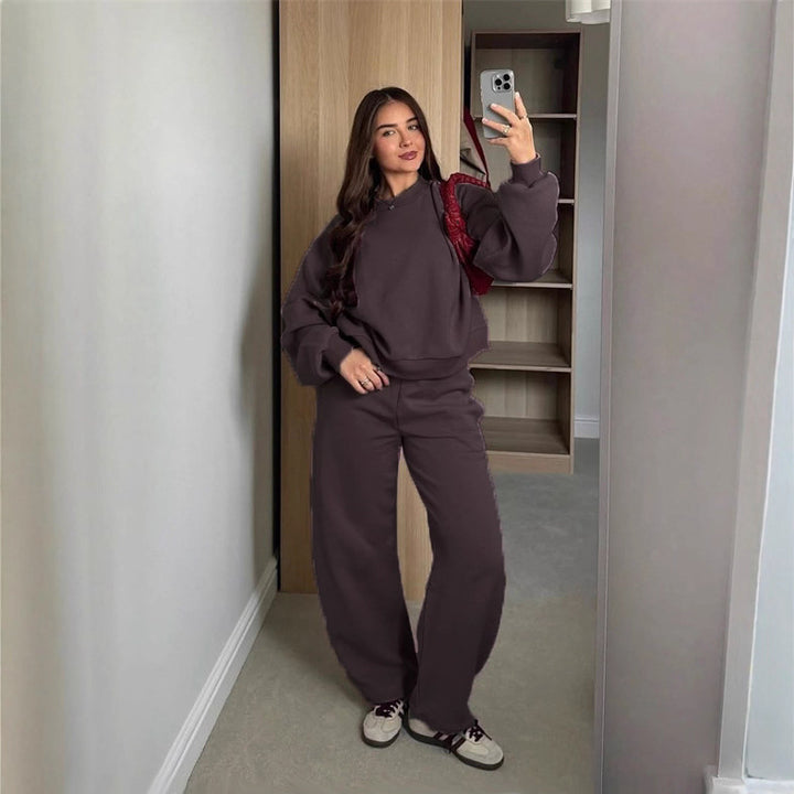 Kvinners Komfortabel Sett med Kuttet Sweatshirt og Bred Joggebukse Skjora