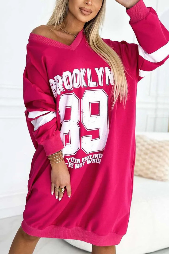Kvinners oversized casual kjole i sportstil med V-hals Skjora