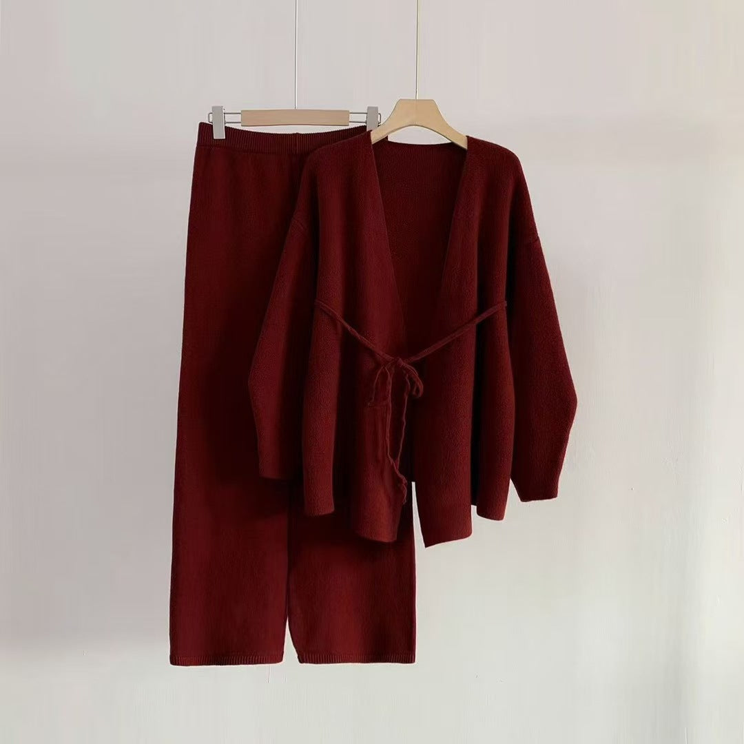 Kvinnenes elegante innpakningsbluse med løs passform og matchende bukser Skjora