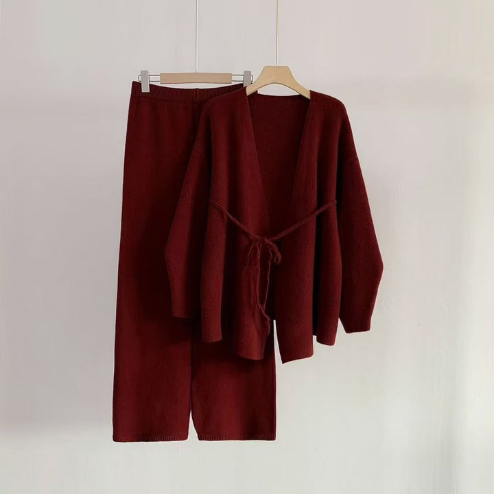 Kvinnenes elegante innpakningsbluse med løs passform og matchende bukser Skjora