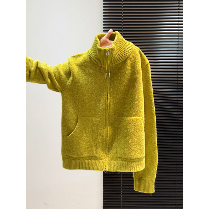Kvinnens termisk cardigan med høy krage og to praktiske lommer.