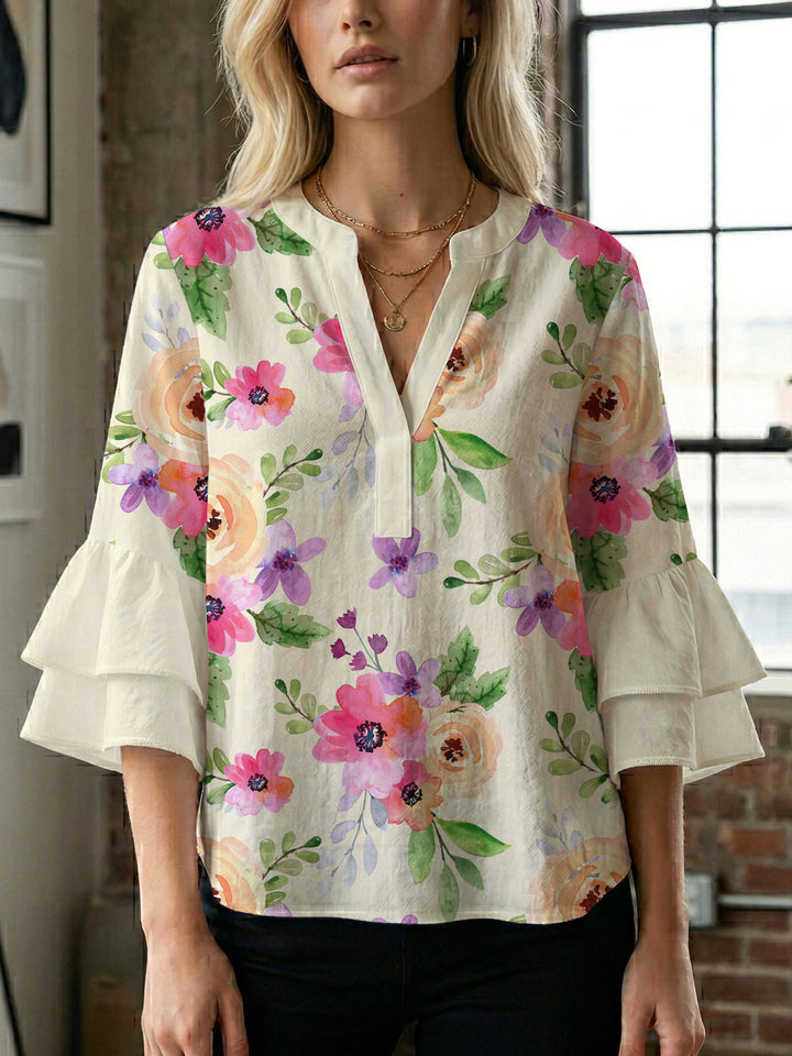 Damebluse med voluminøse ermer og blomsterdesign Skjora
