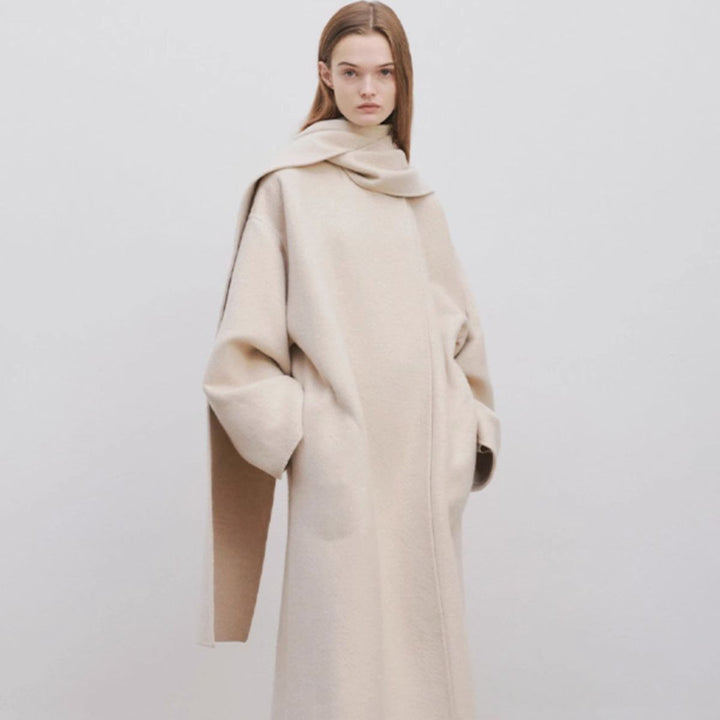 Dame Elegant og tidløs Ull-Poncho med Skjerf Skjora
