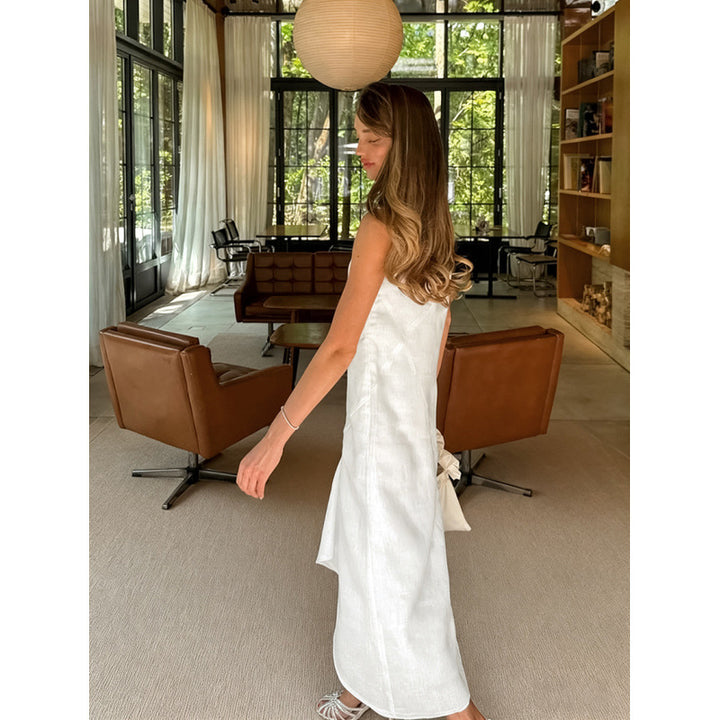 Damer midi-kjole med asymmetrisk hem og elegant snitt Skjora