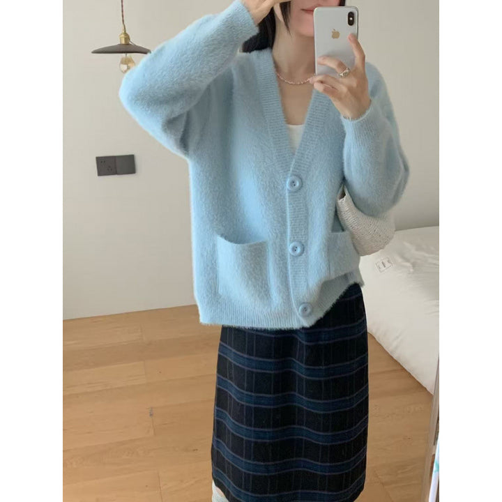 Kvinnes Fluffy Knappe Cardigan med Elegante Lommer Skjora