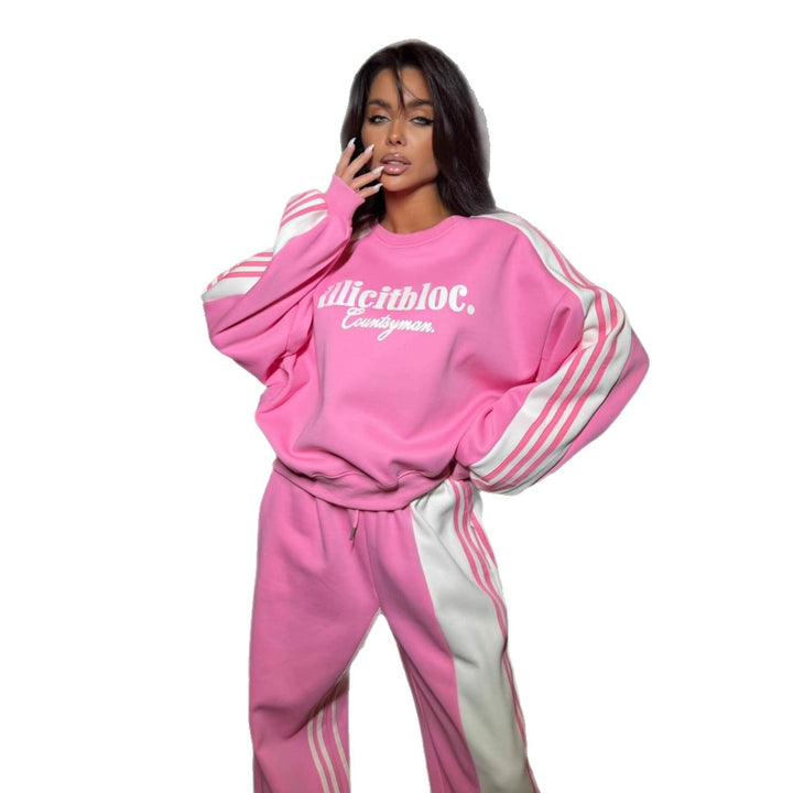 Dame sporty loungedrakt med moteriktig tekst og elegante striper Skjora