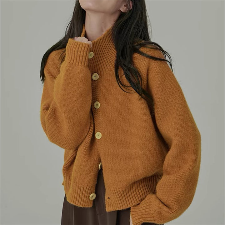 Kvinners kne-lengde cardigan med stående krage og trendy treknapper Skjora