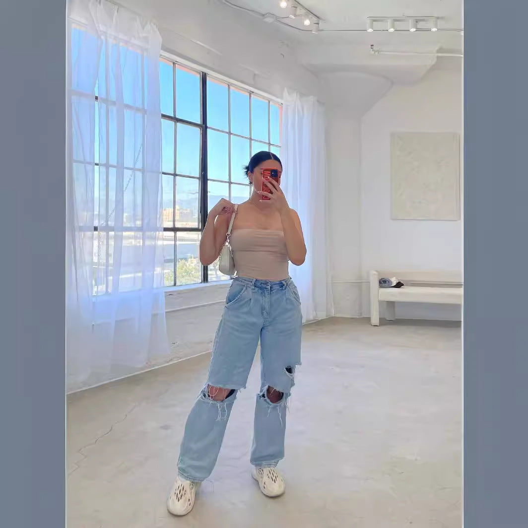 Uformelle kvinne mom jeans med trendy ødelagt utseende Skjora